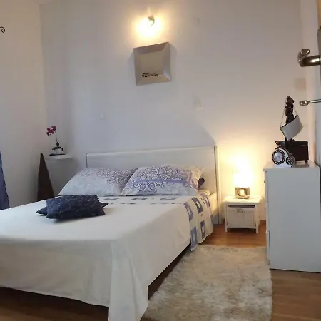 Pleasure Apartment *