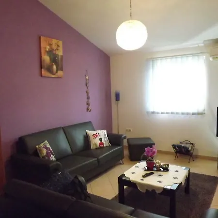 Pleasure Apartment *